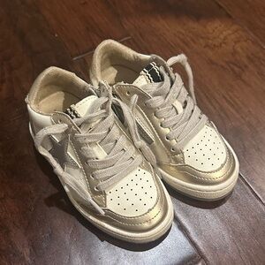 ShuShop Kids Sneakers in White and Gold with Star Accent